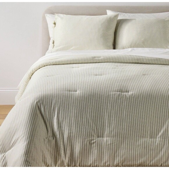 BUNDLE Studio McGee Queen Bedding Reversible Floral Comforter& Scalloped Sheets - Picture 4 of 13